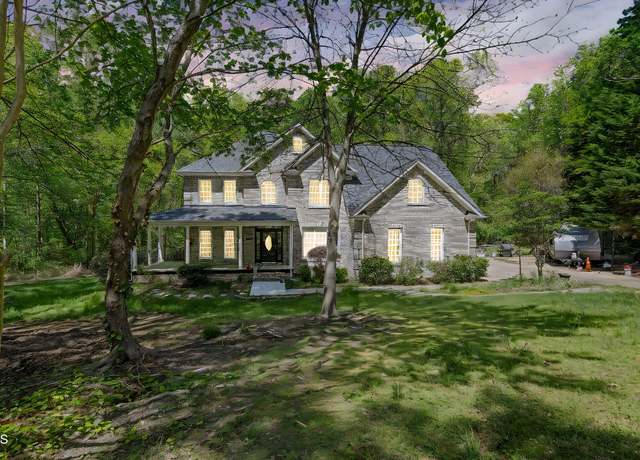 Property at 1900 High Oaks Ln, Raleigh, NC 27606, 5 beds, 3 baths