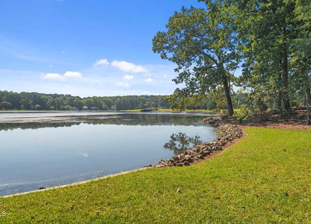 Property at 242 Lakeview Dr, Sanford, NC 27330, 3 beds, 2.5 baths