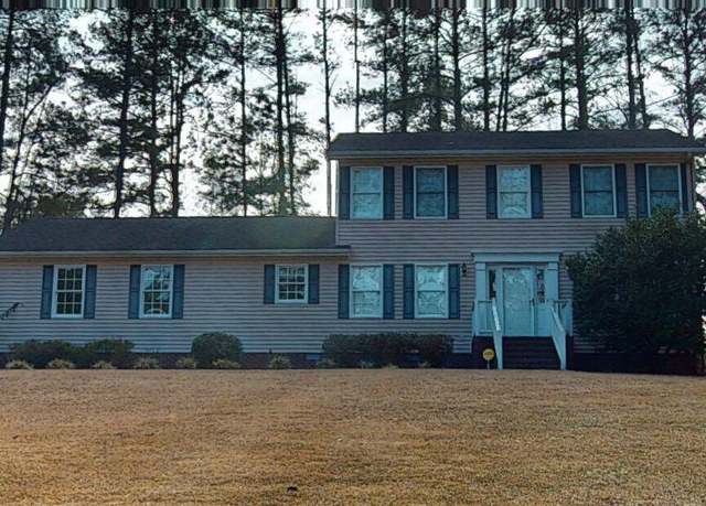 Property at 7607 Divot Dr, Sanford, NC 27332, 3 beds, 2.5 baths