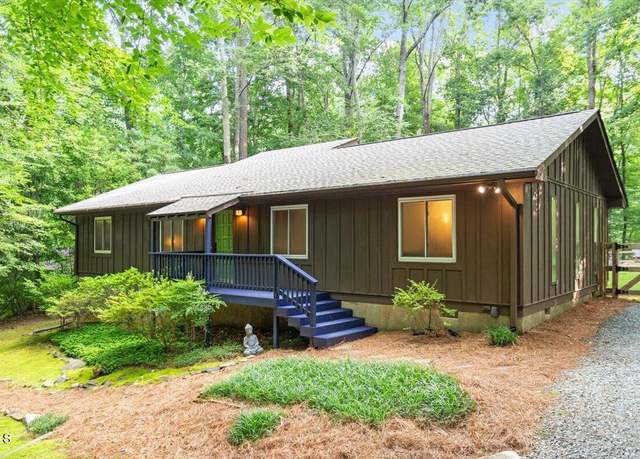 Property at 1403 Meadow Ln, Chapel Hill, NC 27516, 3 beds, 2 baths