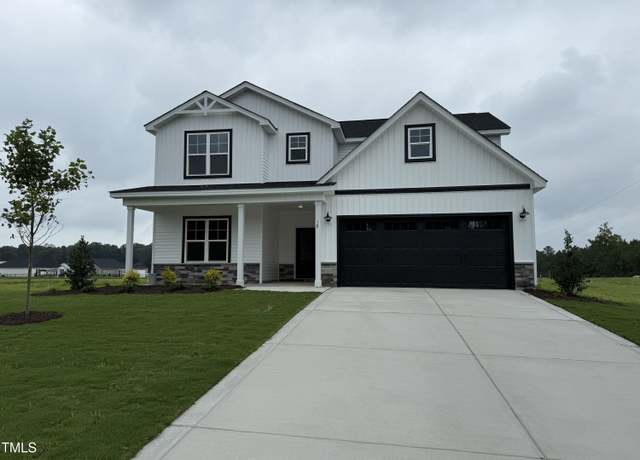 Property at 18 Tuskeegee Dr, Smithfield, NC 27577, 4 beds, 3 baths