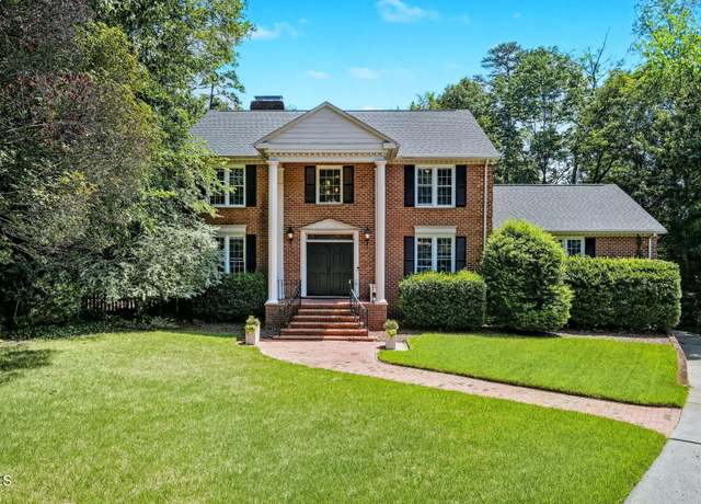 Property at 6 St James Pl, Chapel Hill, NC 27514, 5 beds, 5 baths
