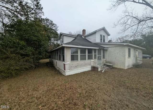 Property at 241 Oakdale Gin Rd, Raeford, NC 28376, 3 beds, 2.5 baths