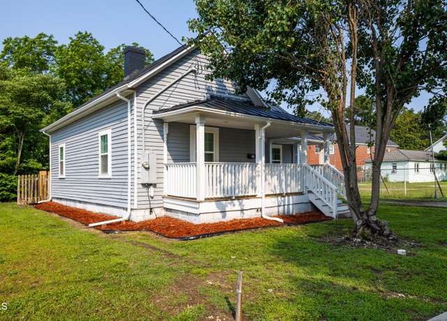 Property at 315 Giddens St, Clinton, NC 28328, 3 beds, 1.5 baths