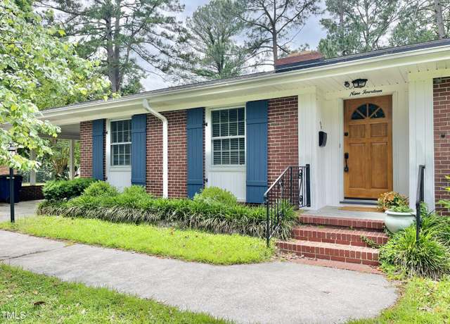 Property at 914 S Crescent Dr, Smithfield, NC 27577, 4 beds, 3 baths