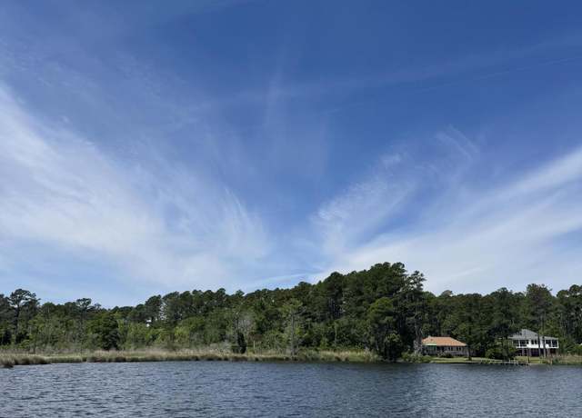 Property at 927 Crooked Creek Dr, New Bern, NC 28560