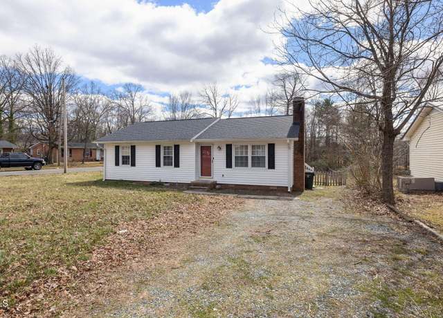 Property at 825 Parkwood St, Burlington, NC 27215, 3 beds, 1.5 baths