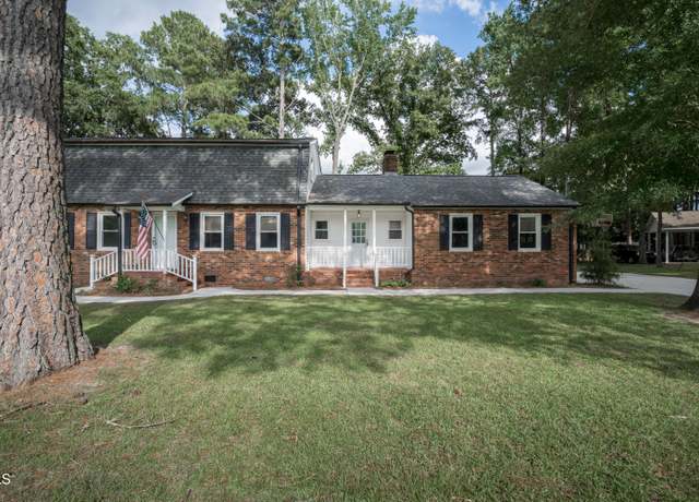 Property at 1604 Brunswick Dr, Dunn, NC 28334, 4 beds, 2.5 baths