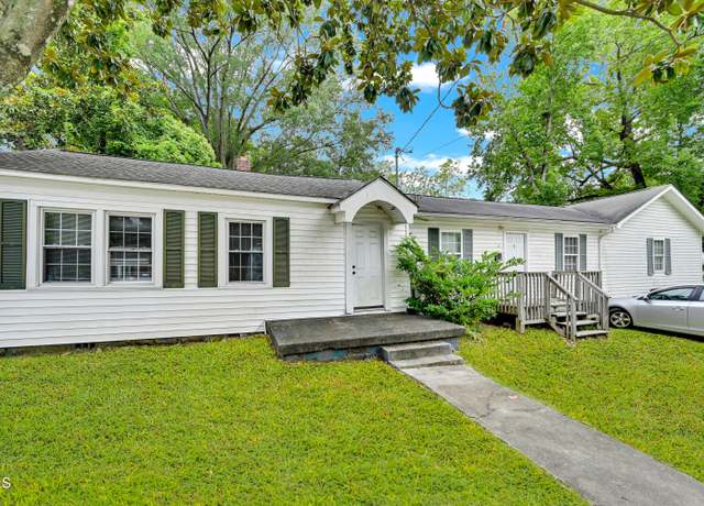 Property at 404 S Ash St, Greenville, NC 27858, 4 beds, 3.5 baths