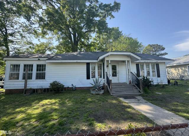Property at 212 S Sixth St, Smithfield, NC 27577, 3 beds, 1 bath