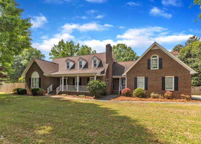 Property at 3909 Inland Ct, Raleigh, NC 27606, 4 beds, 3.5 baths