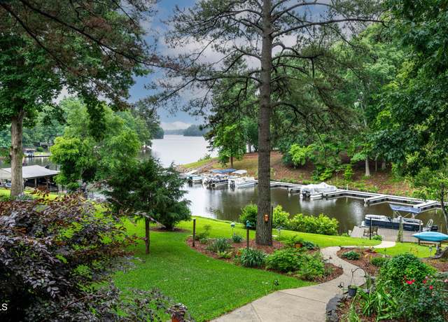 Property at 106 Palomino Cv, Louisburg, NC 27549, 3 beds, 2.5 baths