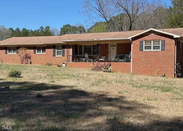 Property at 1802 Holiday Rd, Sanford, NC 27330, 4 beds, 3.5 baths