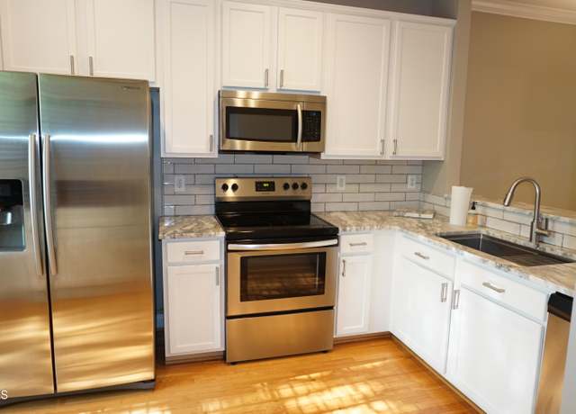 Property at 108 W Savannah Ridge Rd, Holly Springs, NC 27540, 2 beds, 2.5 baths