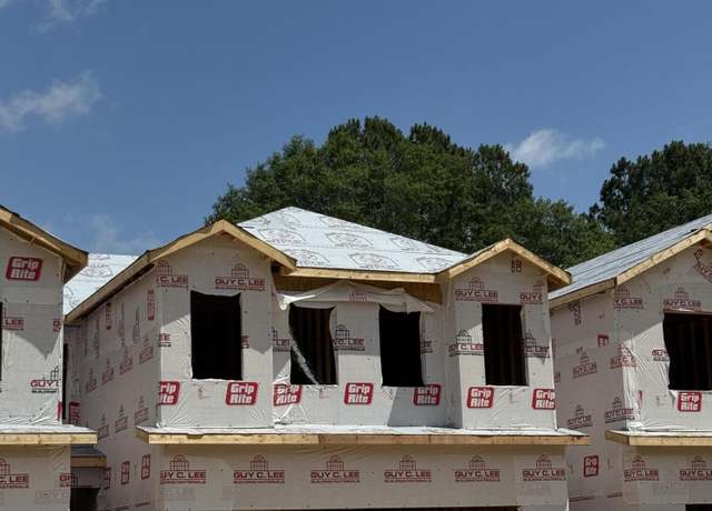 Property at 176 W Allen St, Four Oaks, NC 27524, 3 beds, 2.5 baths