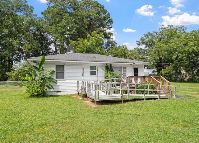 Property at 303 W Wayne St, Fremont, NC 27830, 3 beds, 1 bath
