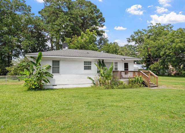 Property at 303 W Wayne St, Fremont, NC 27830, 3 beds, 1 bath