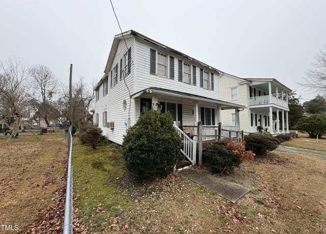 Property at 122 W Ablemarle St, Edenton, NC 27932, 4 beds, 1 bath