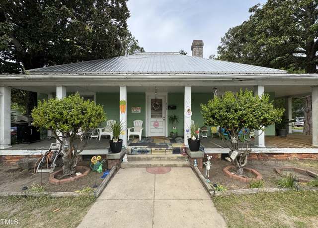 Property at 515 E Woodall St, Smithfield, NC 27577, 3 beds, 1 bath