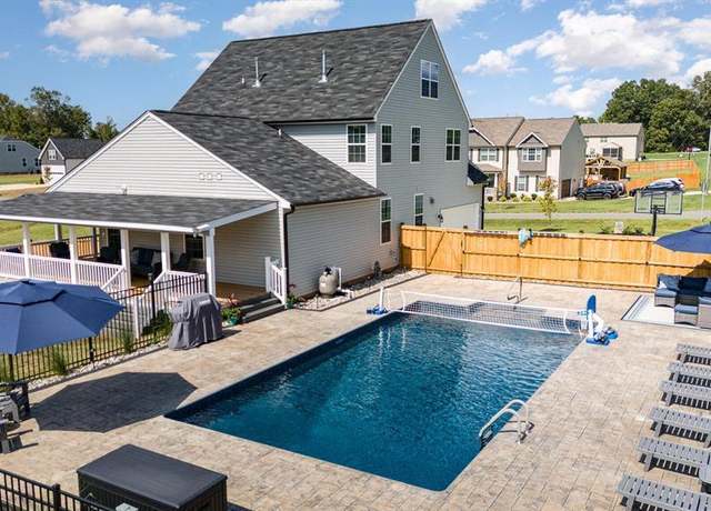Property at 1302 Reading Ct, Burlington, NC 27217, 4 beds, 2.5 baths