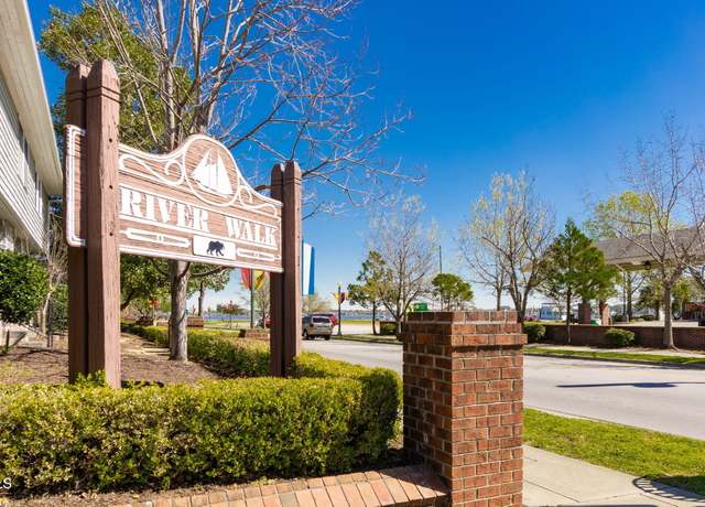 Property at 330 River Walk Dr, New Bern, NC 28560, 2 beds, 1 bath