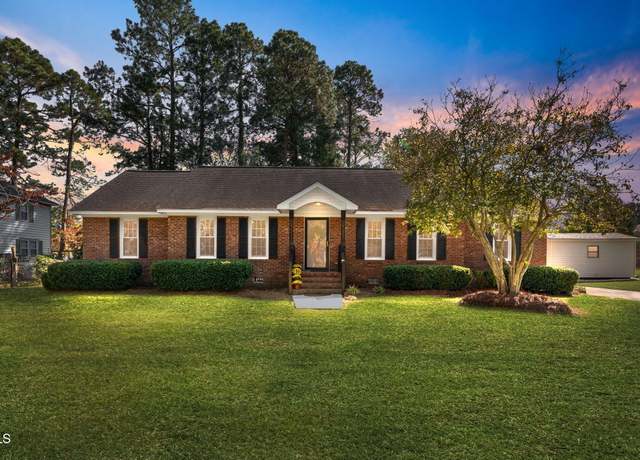 Property at 2902 Pinehurst Dr, Kinston, NC 28504, 3 beds, 2 baths