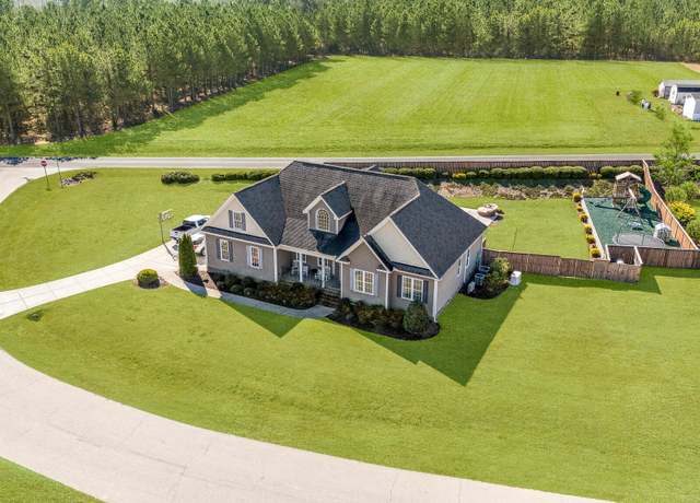 Property at 29 Alban Row, Fuquay Varina, NC 27526, 4 beds, 3.5 baths