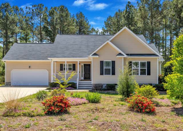 Property at 215 Oxfordshire Dr, Fuquay Varina, NC 27526, 3 beds, 2 baths