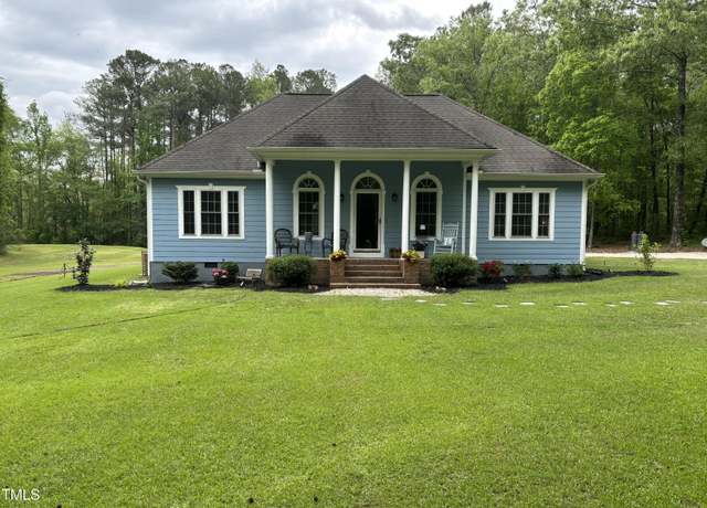 Property at 4793 Overhills Rd, Spring Lake, NC 28390, 3 beds, 2.5 baths
