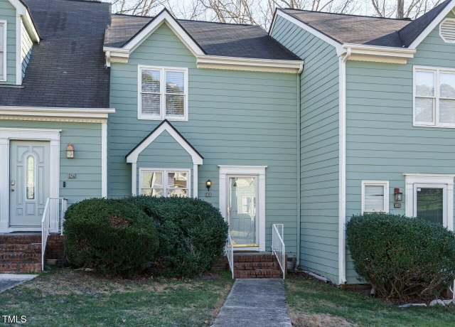 Property at 431 Oak Run Dr, Raleigh, NC 27606, 2 beds, 2.5 baths