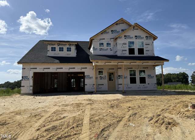 Property at 76 Tuskeegee Dr, Smithfield, NC 27577, 4 beds, 2.5 baths
