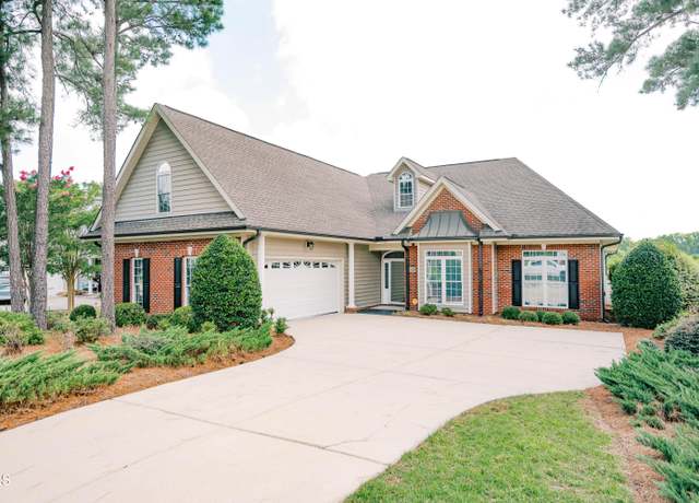 Property at 128 Crescent Dr, Dunn, NC 28334, 3 beds, 2 baths