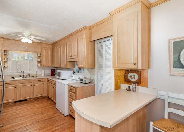 Property at 1108 Friendly Rd, Dunn, NC 28334, 3 beds, 2 baths