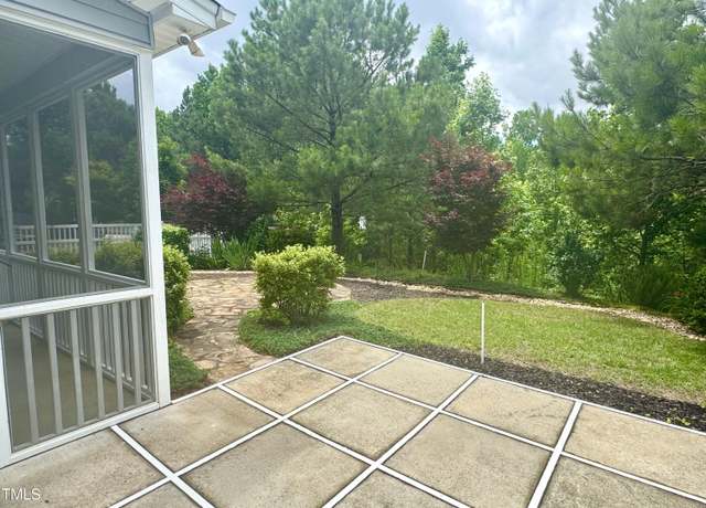 Property at 1004 Bridlemine Dr, Fuquay Varina, NC 27526, 4 beds, 2.5 baths