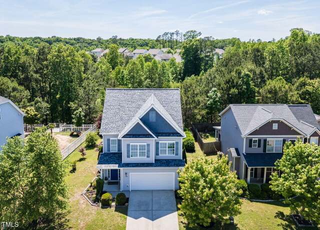 Property at 1004 Bridlemine Dr, Fuquay Varina, NC 27526, 4 beds, 2.5 baths