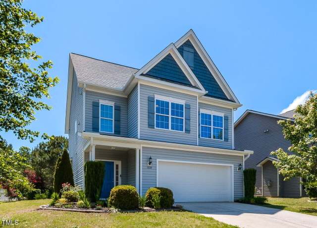 Property at 1004 Bridlemine Dr, Fuquay Varina, NC 27526, 4 beds, 2.5 baths