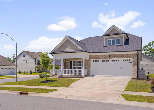 Property at 3020 High Plains Dr, Fuquay Varina, NC 27526, 4 beds, 3 baths