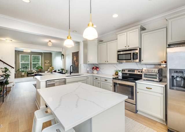 Property at 1405 Town Home Dr, Apex, NC 27502, 3 beds, 3.5 baths