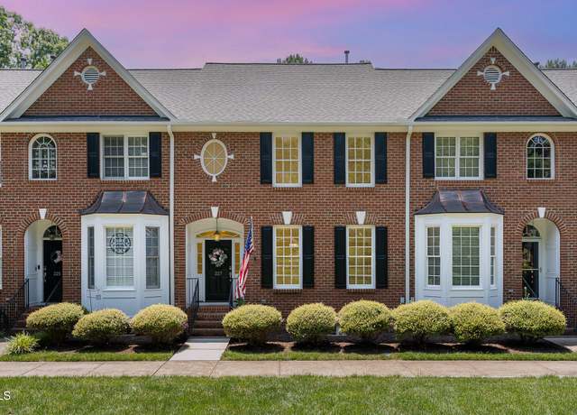 Property at 227 Kenmont Dr, Holly Springs, NC 27540, 3 beds, 2.5 baths