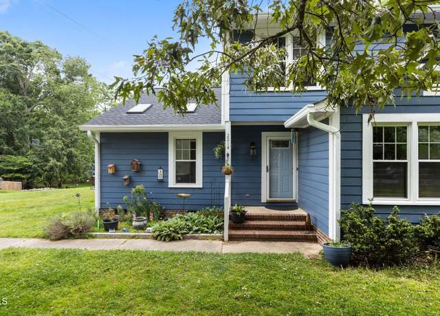 Property at 2214 Pathway Dr, Chapel Hill, NC 27516, 3 beds, 3.5 baths