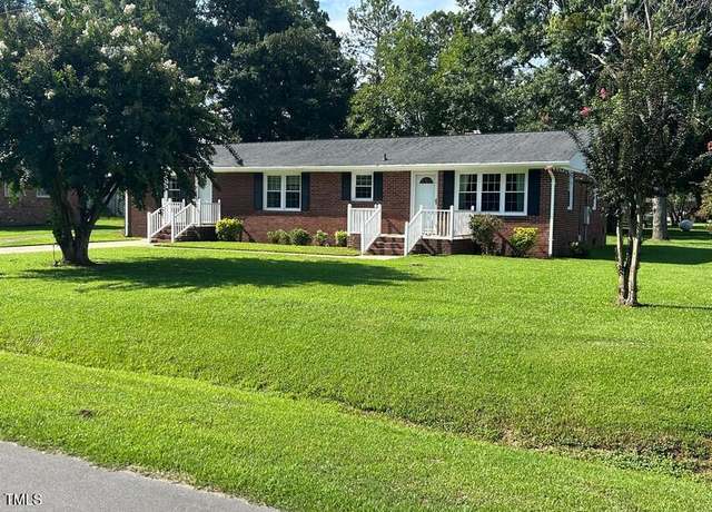 Property at 111 Colonial Dr, Clinton, NC 28328, 3 beds, 2 baths