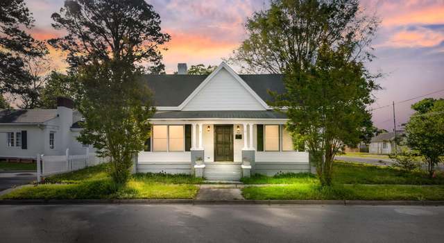 Photo of 302 N Sumner St, Selma, NC 27576