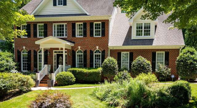Photo of 121 Flint Point Ln, Holly Springs, NC 27540