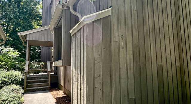 Photo of 406 Fairoaks Cir, Chapel Hill, NC 27516