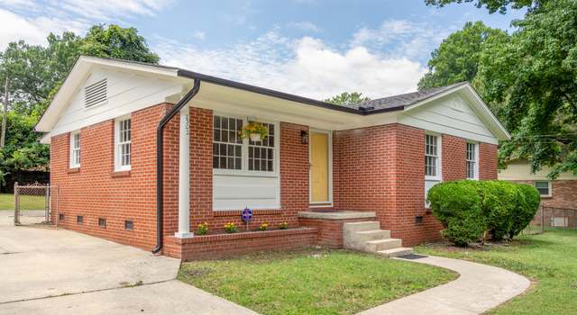 Photo of 2302 Bywood Rd, Greensboro, NC 27405