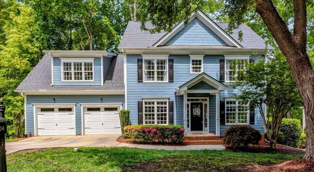 Photo of 204 Flint Point Ln, Holly Springs, NC 27540