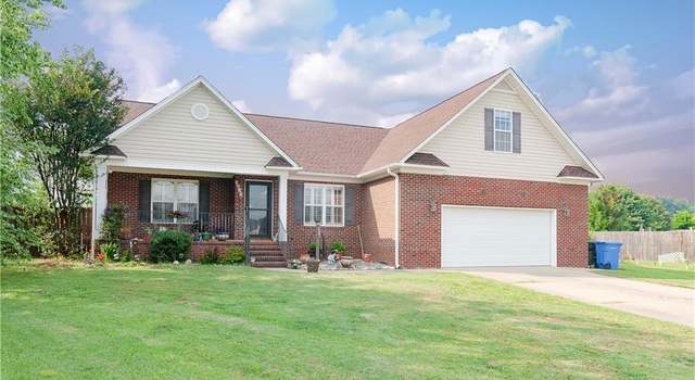 Photo of 1302 Aztek Pl, Fayetteville, NC 28314