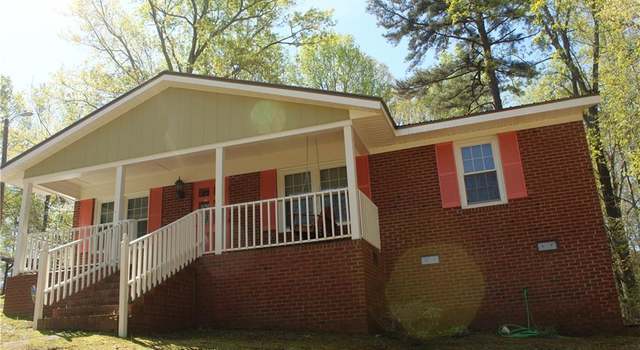 Photo of 2109 Woodcrest Dr, Sanford, NC 27330