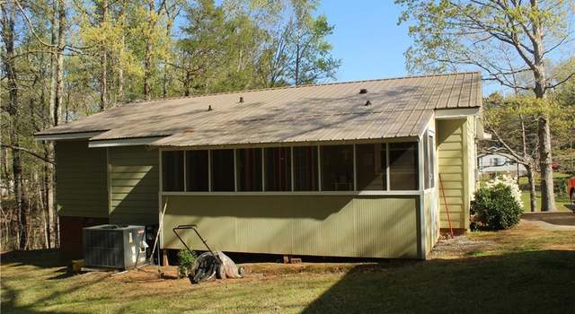 Photo of 2109 Woodcrest Dr, Sanford, NC 27330