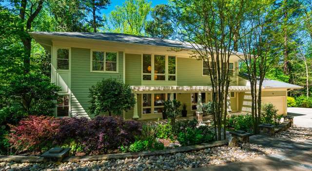Photo of 402 Westwood Dr, Chapel Hill, NC 27516